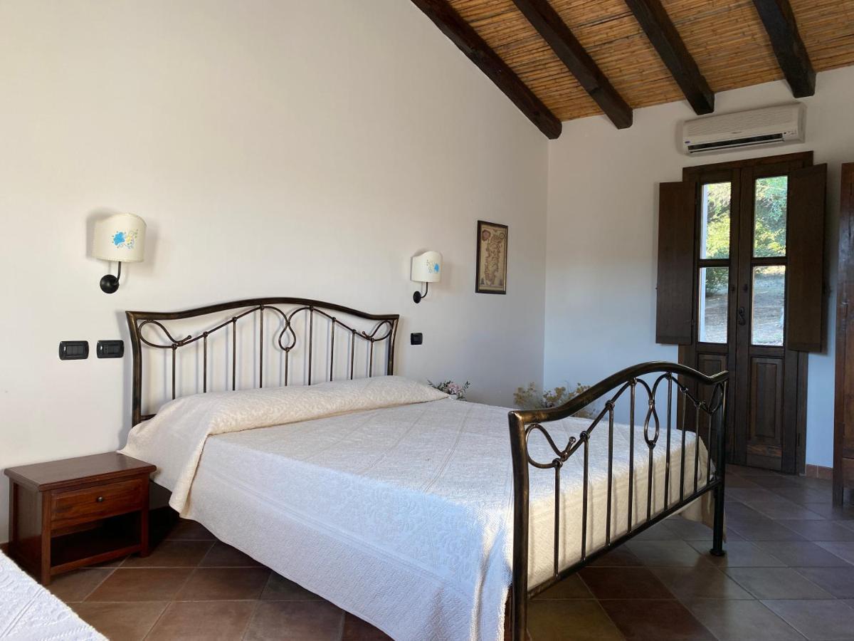 Li Paduleddi Country Guest House Olbia Kültér fotó