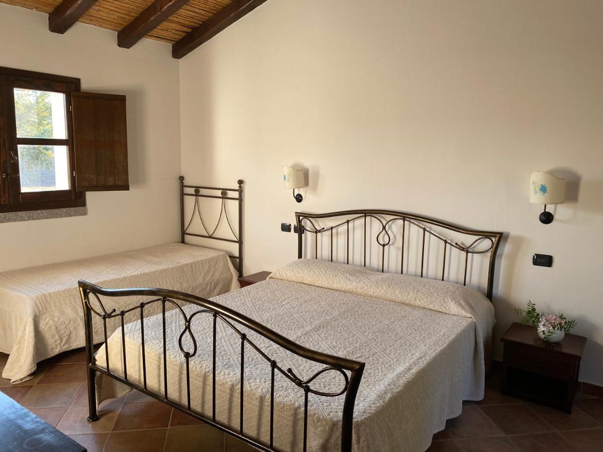 Li Paduleddi Country Guest House Olbia Kültér fotó